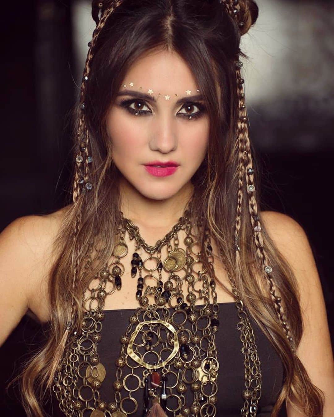 ドゥルセ・マリアさんのインスタグラム写真 - (ドゥルセ・マリアInstagram)「🌟🌟🌟 Fotógrafo @mariomacin | Beauty @jepalenci | Stylist @ili_stylist | Locación @elpatio77」5月25日 4時43分 - dulcemaria