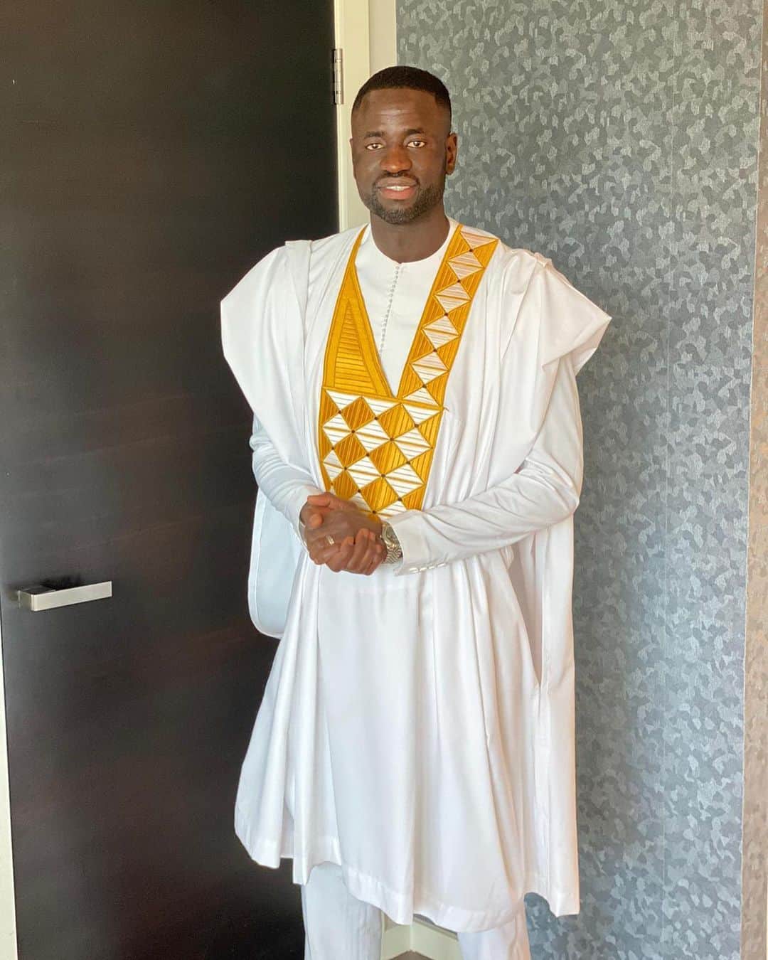 のインスタグラム：「Eid Mubarak la famille❤️❤️❤️. @mackeitystore  #Alhamdulilahforeverything🙌🏿💯🙌🏿」