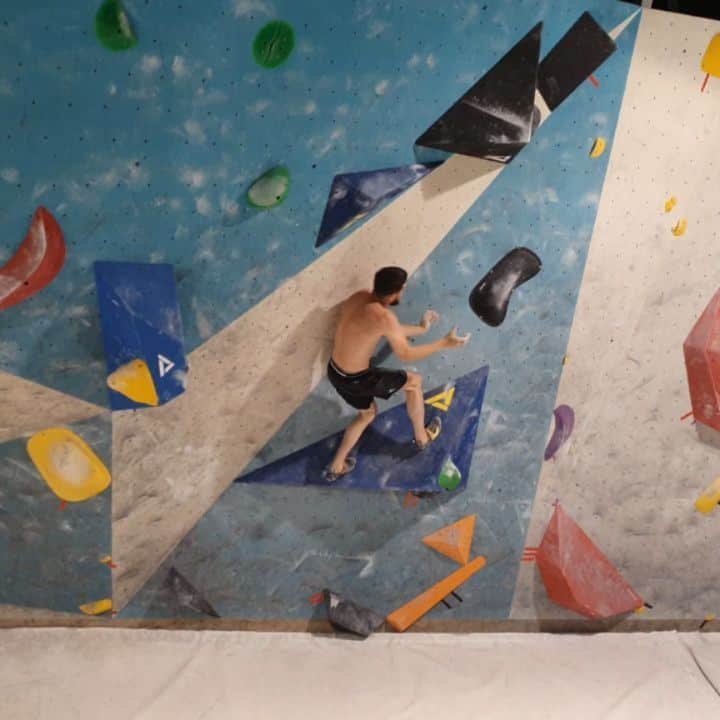 イェルネイ・クルーダーのインスタグラム：「A little bit of plastic won't hurt 💪🏻😁. _________________ 🎥: @gorazdhren  _________________ @scarpaspa @ocun.climbing @vibram @snowmonkeyflask @sloveniaclimbing」