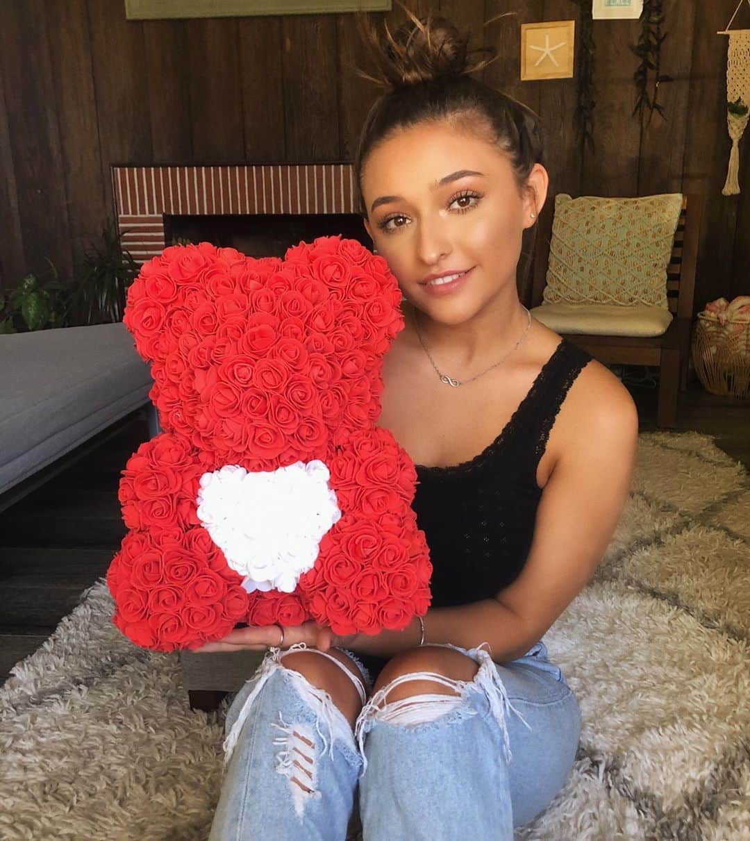 テイラー・グラブスのインスタグラム：「i’m in love w roses🥰 @doseofroses code: XOTEILOR for 20% off #doseofroses」