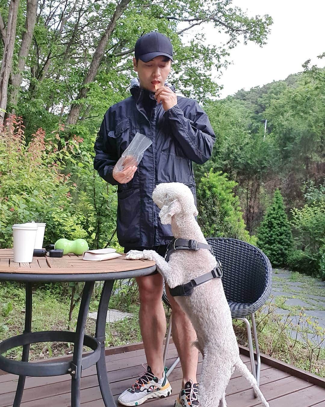パク・ジュヒョンのインスタグラム：「참으로 오랜만에 우리가족 코에 바람 넣으러 남양주에서 남양주로... 남충 약올리기🐶🐶🐶」