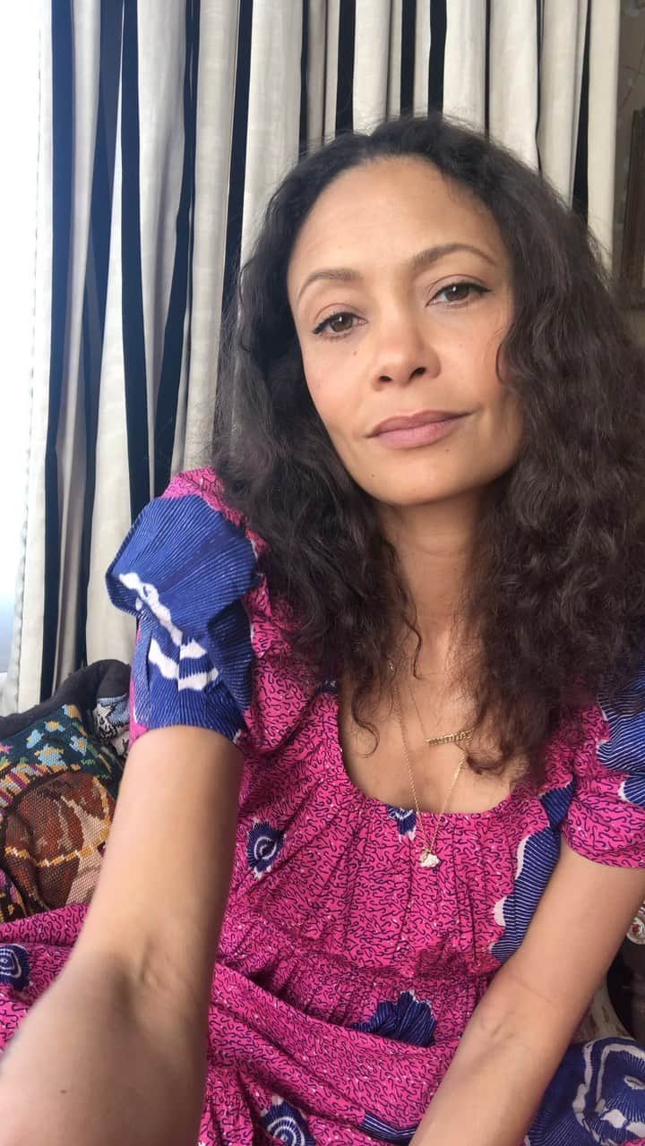 エミリア・クラークのインスタグラム：「The magical beautiful Thandie Newton graces us with Love after Love by Derek Walcott. Her charity of choice is @vdayorg an brilliant organisation I urge you to check them out! Thandie we love you and your incredible talent!  Here is the prescription as it reads in @thepoetrypharmacy @thepoetryremedy  Condition: Intertia When Alone  I see a lot of people in my Pharmacy sessions who tell me that they can’t do anything when they’re on their own. IF they had a visitor, they could entertain: cook, buy food, be cheerful and welcoming. Yet somehow the motivation to do this for themselves is very hard to come by. Left alone, they don’t believe that they’re worth the effort. Similarly, I meet person after person who funnels all their energy into helping and caring for others, yet has no regard for their own wellbeing. It’s as if they see themselves as the only people on earth not deserving of love and kindness. There’s a fundamental unfairness in this: a sense that people are wilfully selling themselves short.  It seems to me that a crucial objective of existence is to come to terms with oneself. Learning to like ourselves is something we all battle with, young and old. It’s a constant, permanent progression, and it’s never truly complete. But when you can look yourself in the eye and actually cherish yourself- when you can recognise who you are with all your faults, and be happy with that- then you’ll see that you are no less worthy of kindness than your friends and guests. You’ll be able to speak kindly and politely to yourself, no longer tearing yourself down as you might an enemy, but instead bolstering and encouraging yourself as you would anyone else.  We devote so much time to self-analysis in our modern lives, to wondering why we aren’t happy or whether other people see our flaws as plainly as we do. Many of us resort to pills and alcohol, and sometimes even less healthy habits, just to keep ourselves in some semblance of balance. Yet all most of us really need is to come to terms with who we are. Unfortunately, there is not an over-the-counter remedy for this. Fortunately, however, it is entirely within our grasp.  Thank you thank you @thandienewton ❤️🙏🏻」