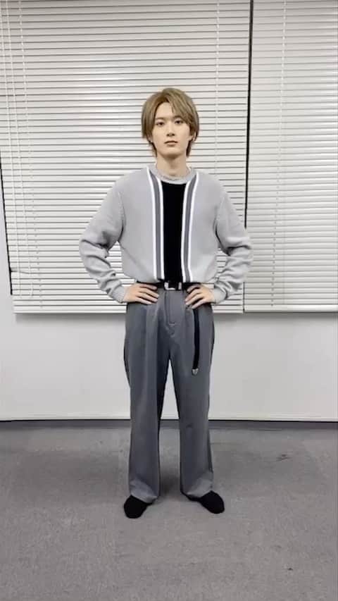 M!LKオフィシャルInstagramのインスタグラム：「本日は「山中式アレンジ腕立て伏せ」🏃‍♂️ 今日で3週目ですね👑 みなさんもスマホで曲を流しながら、おうち時間を楽しく🏠🎵 #MILK体操 #サラブレッド御曹司CITYBOY #山中柔太朗」