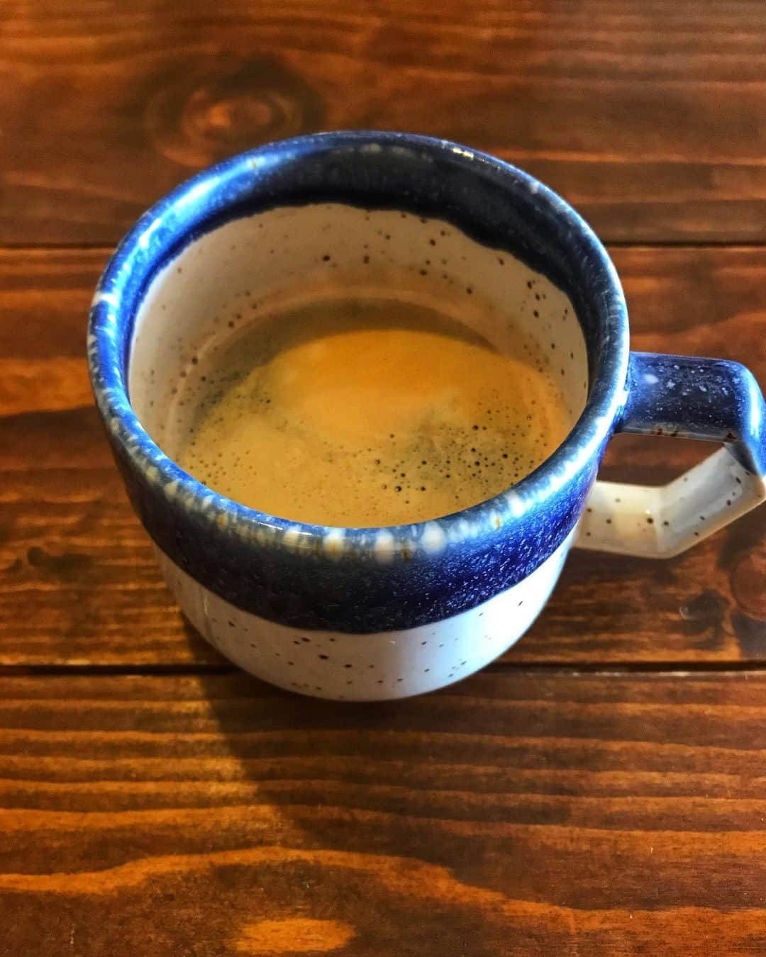 石井雅登さんのインスタグラム写真 - (石井雅登Instagram)「夏の様な日差し。 そろそろアイスコーヒーか？ 例えギリギリでも体温維持出来た日は気分が良い。  #おうちカフェ  #珈琲のある生活」5月25日 11時13分 - masatou.dsc