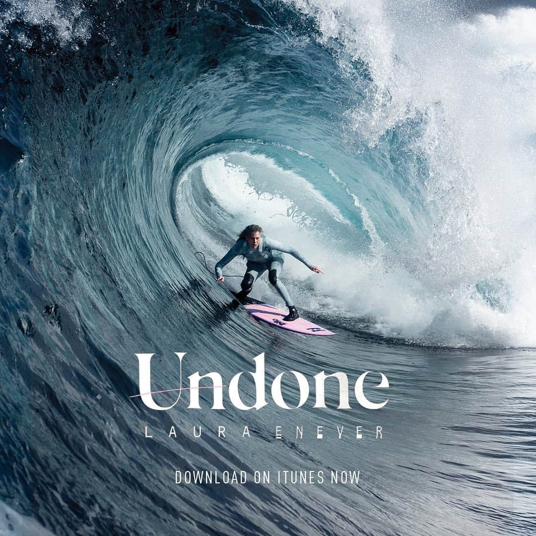ローラ・エンバーのインスタグラム：「AHHHH @UNDONEFILM  is #1 documentary on iTunes and hit #11 overall movie on the weekend 😭😱 We are blown away. THANKYOU to all who watched, supported, sent lovely msgs and also to everyone that got into  #suitupforundone - WHAT FUN. You all rule!!!! (winners will be announced tomorrow). 🖤🖤🖤🖤🖤🖤🖤🖤 .  Watch on @itunes Now (in most counties) and GLOBALLY on @vimeo on demand.」