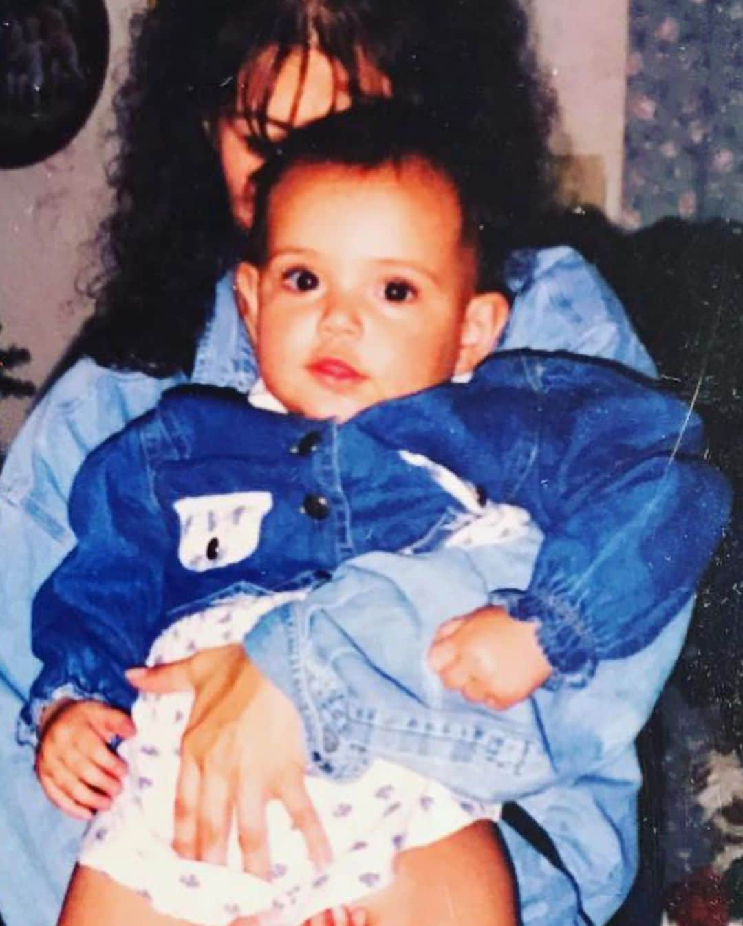 ベサニー・モータさんのインスタグラム写真 - (ベサニー・モータInstagram)「Denim jacket Now vs Then 👶🏻Some things never change..luckily, my hairline did 📸: @smac.snaps 📍: @thebilly.studio」5月25日 6時31分 - bethanynoelm