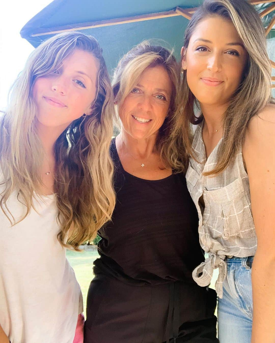 サマンサ・シザーリオのインスタグラム：「Memorial Day weekend fun with my ladies ♡︎🇺🇸」