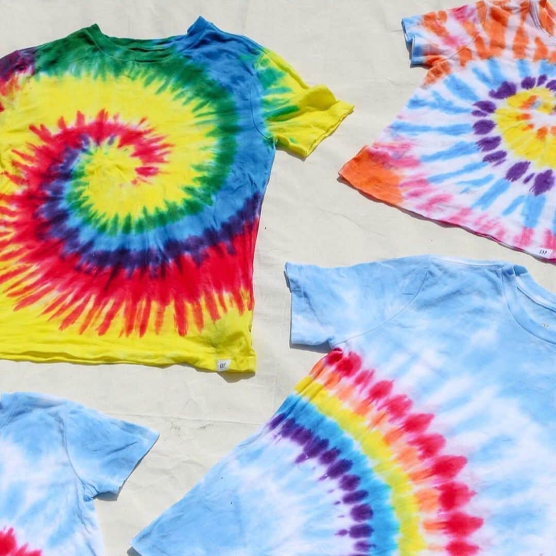 GapKidsさんのインスタグラム写真 - (GapKidsInstagram)「Here’s THE tie-dye tutorial you’ve been waiting for. 🌀 Head to our stories where we break it down. Try it out and share your results! #GapFromHome」5月25日 7時00分 - gapkids