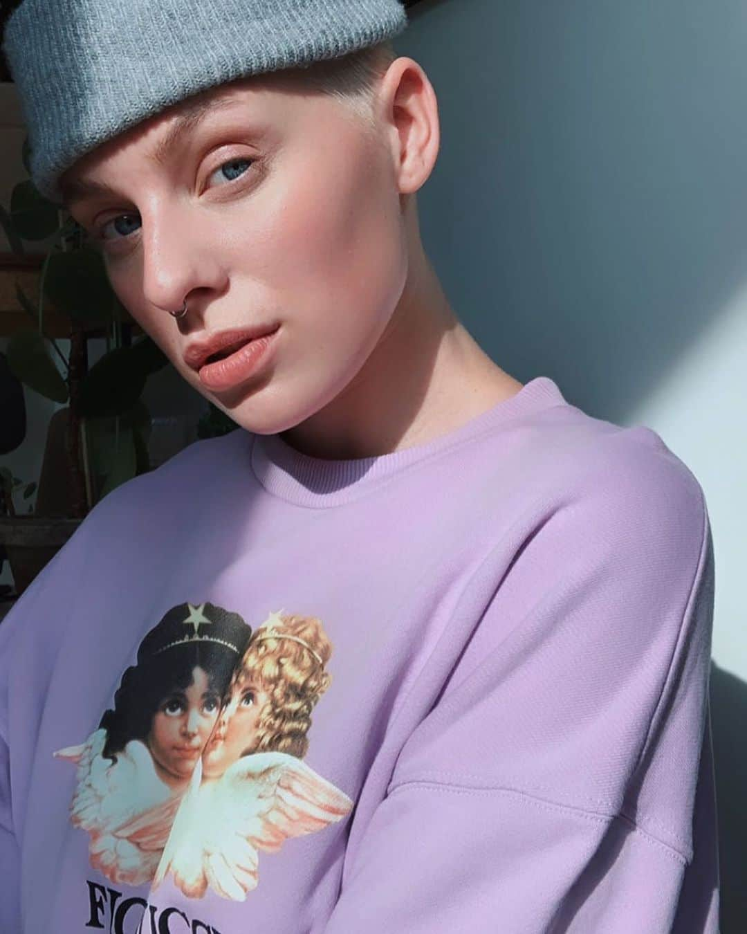 Milk Makeupさんのインスタグラム写真 - (Milk MakeupInstagram)「currently wishing we had a sweatshirt collection like @tikiblume 💎 (and also wouldn't mind those cheekbones 👀) - #hydrogrip, #lipandcheek in Werk, + #kushbrow in Herb combine for the perfect post-yoga living room glow ✨」5月25日 7時07分 - milkmakeup