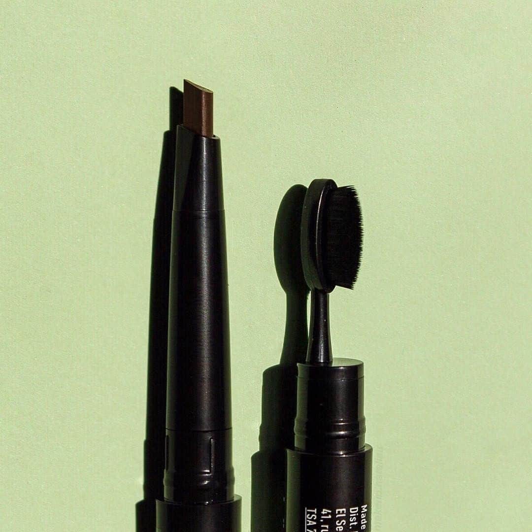 NYX Cosmeticsさんのインスタグラム写真 - (NYX CosmeticsInstagram)「Name a more iconic duo. We'll wait 💁‍♀️ Fill your brows with smooth waxy pomade ✍️ Blend with the micro paddle brush ✨ Shop the full Fill & Fluff collection online at nyxcosmetics.com 💕 || #regram makeup.nataliaa #nyxcosmetics #nyxprofessionalmakeup #crueltyfreebeauty #veganformula」5月25日 7時29分 - nyxcosmetics