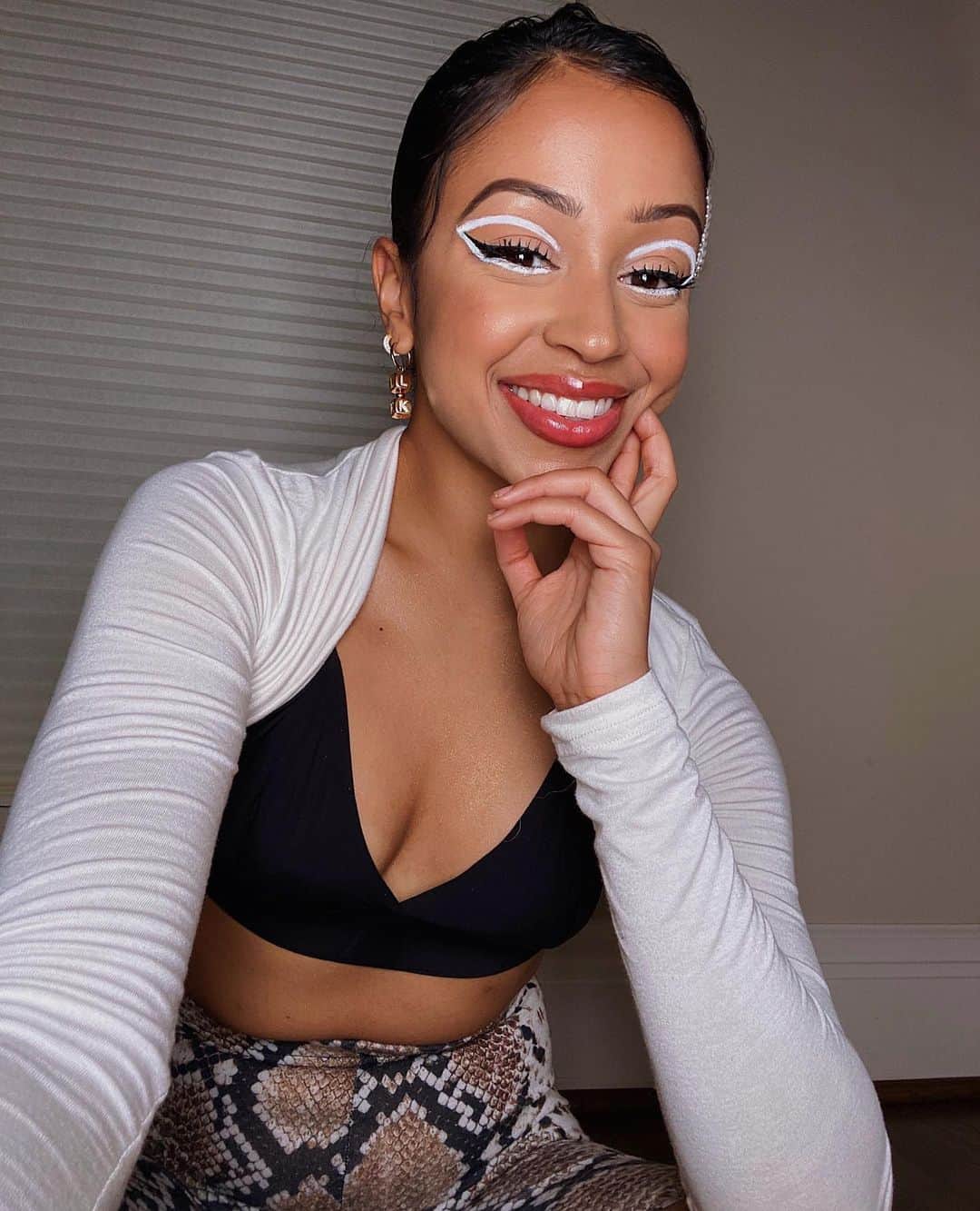 リザ・コッシーのインスタグラム：「pictured: ariana grande's stand-in for "rain on me" • swipe for versatility and personality」