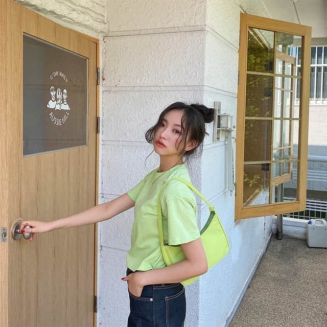 Chuuのインスタグラム：「피부톤 톽! 밝혀주는 컬러만 있는 티셔츠 찾고싶다면 요고 완젼 추천!💡」