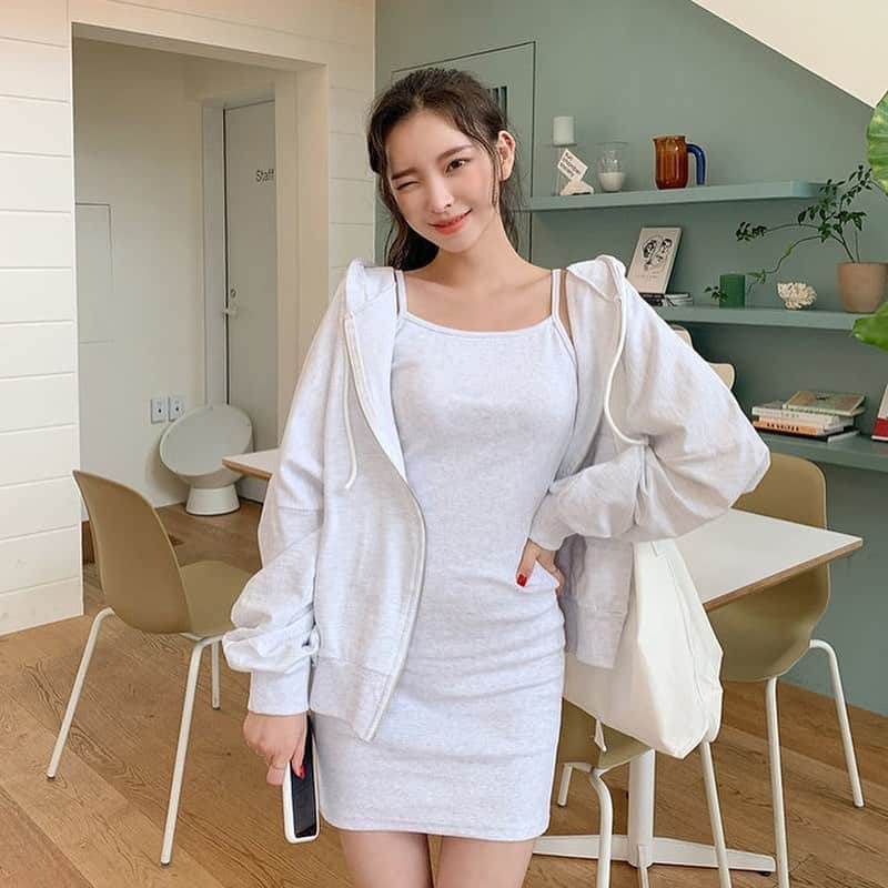 Chuuのインスタグラム：「하나쯤 갖고있으면 넘 좋은 셋트💚 비오는날 입기 넘 조은거가타용✨」