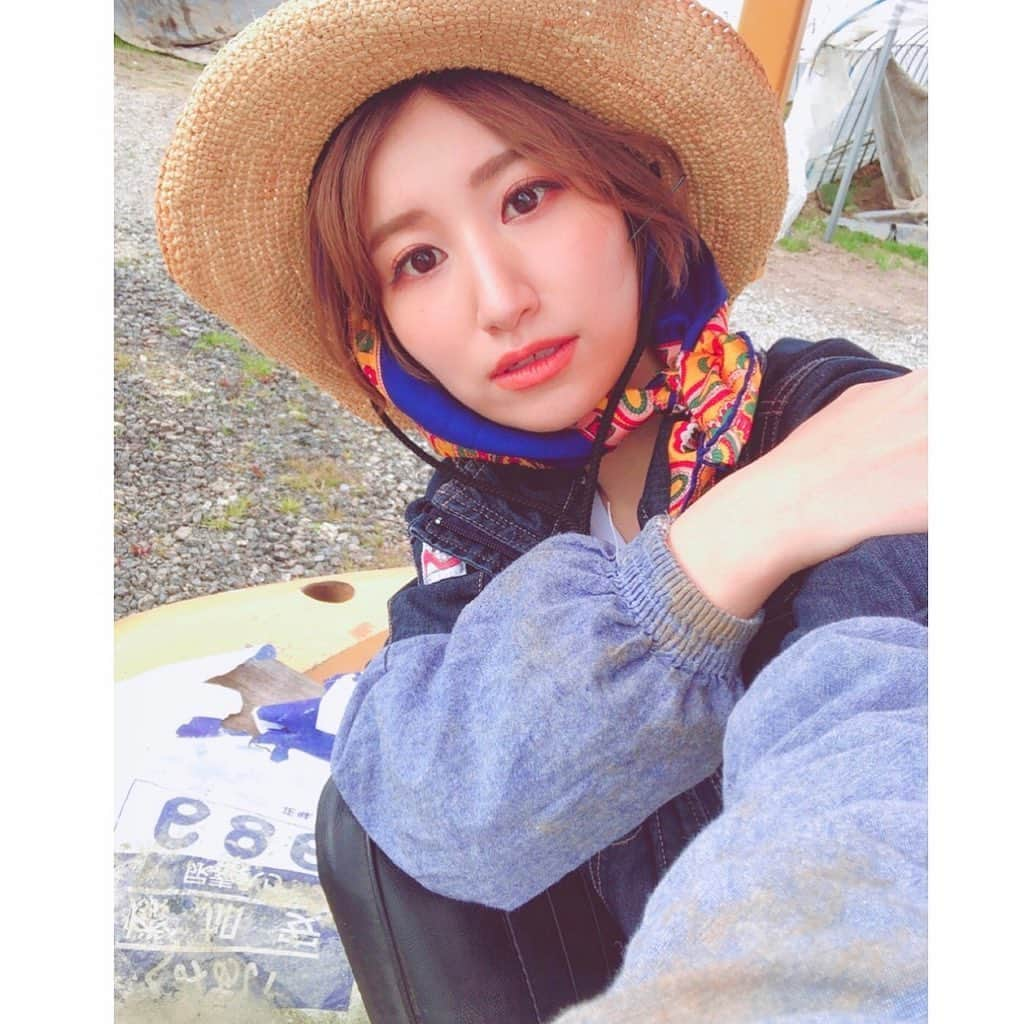 伊藤沙菜さんのインスタグラム写真 - (伊藤沙菜Instagram)「・ 毎日毎日あたしたちが寝ている時間から 愛情が込められた働きで、実がなり あたしたちの手元に届く🌾✨ @tsukigata_farm  ㅤㅤㅤㅤㅤㅤㅤㅤㅤㅤㅤㅤㅤ なんでもそうだけど その過程や想いを知ると その背景を思い浮かべながら より一層1つ1つが大事になって 幸せな気持ちになれて 優しい気持ちにもなれますよね💫✨ ㅤㅤㅤㅤㅤㅤㅤㅤㅤㅤㅤㅤㅤ 一粒も残さず食べようと 改めて感じた時間でした💁🏻‍♀️🙆🏻‍♀️ ㅤㅤㅤㅤㅤㅤㅤㅤㅤㅤㅤㅤㅤ 北海道って自慢💁🏻‍♀️🙆🏻‍♀️」5月25日 8時52分 - 37room_official