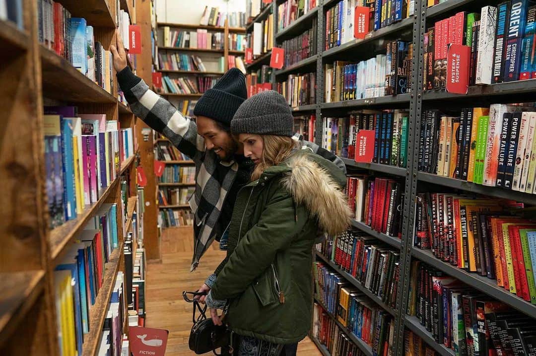 アナ・ケンドリックのインスタグラム：「New relationship. Try to seem smart. 3 days left until LOVE LIFE. @hbomax @lovelifeonmax」