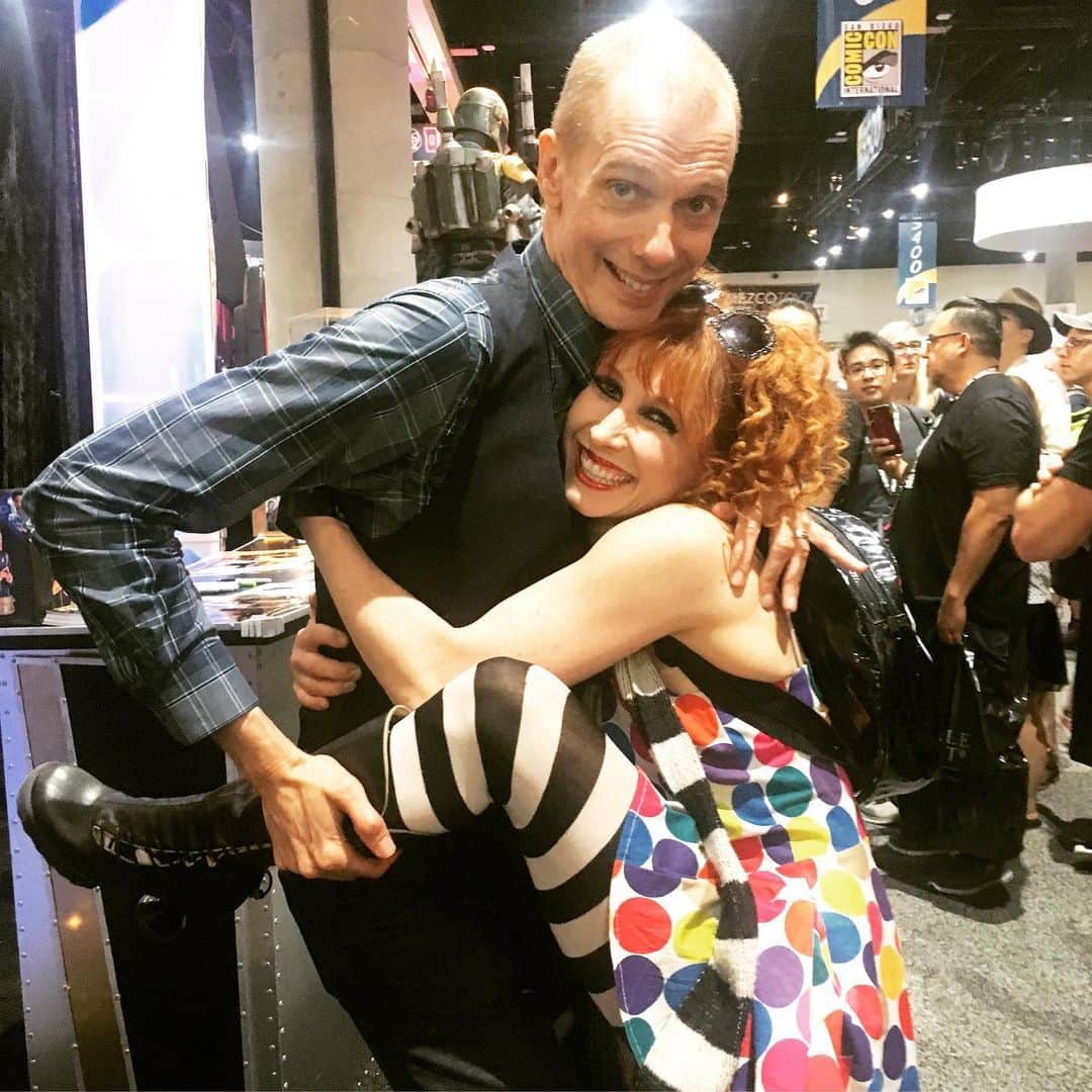 ボニー・モーガンのインスタグラム：「Wishing the Happiest Birthday Ever to my fine fellow freakishly frightful funny friend @actordougjones on this his landmark Birthday! Doug I couldn’t love you more! #thereislovefordoug #presciouspuppy #dougiehuggies #adventuresofbendybonnie #amonsteringwewillgo #amokamokamok #creatureactors #happybirthdaydoug #allthelove #allthehugs #friendandmentor #dougjones #bendybonnie」