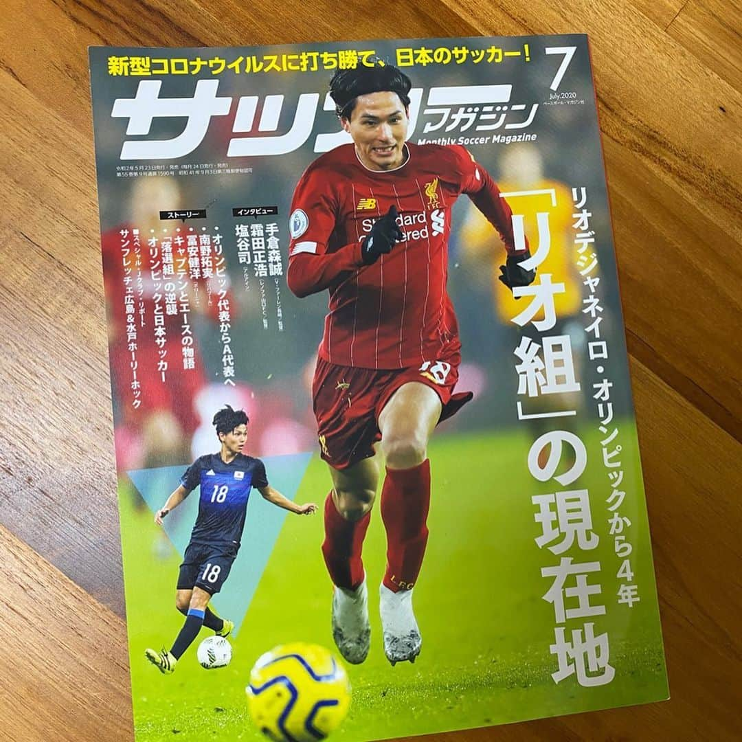 鮫島彩のインスタグラム：「・ ・ 昨日発売されたサッカーマガジンに、日々野真理さんが私について書いてくださったコラムが掲載されています📖✨ ・ ・ 是非覗いてみてください☺️ ・ ・ 長年ず〜っと公私共に支え続けてくださっている、マリ姉さん。 ・ ・ 遠征の取材ゾーンでマリ姉さんを発見すると気が緩む。 緩みすぎて、記事にとてもならないようなしょーもない話を毎度喋ってごめんなさい。笑 ・ ・ #データ整理 #懐かしい写真たち #思い出シリーズ」