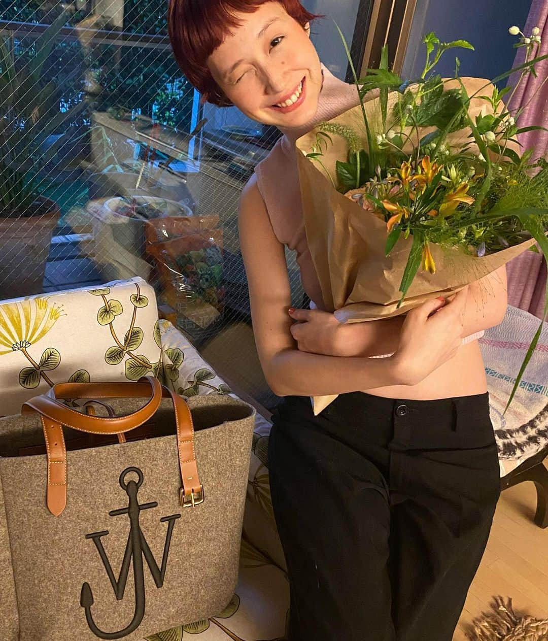 水原佑果さんのインスタグラム写真 - (水原佑果Instagram)「𝑊ℎ𝑎𝑡 𝑎 𝑙𝑜𝑣𝑒𝑙𝑦 𝑔𝑖𝑓𝑡 🥰💐👜 𝑇ℎ𝑎𝑛𝑘 𝑢 𝐽𝑜𝑛𝑎𝑡ℎ𝑎𝑛❣️ #JWAnderson @jw_anderson」5月25日 20時21分 - ashley_yuka