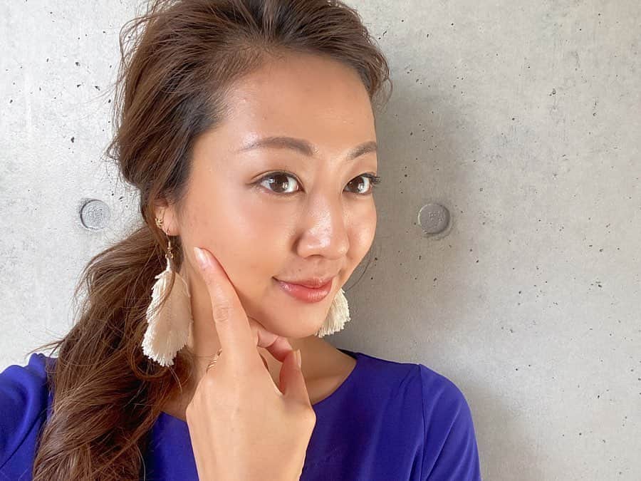 高橋有紀子のインスタグラム：「* 人生最大の肌荒れをきっかけに 内側からも外側からもスキンケアを見直して @lits_beauty のホワイトシートマスクも試してみたんだけど、 マスクに美容液がびっくりするくらい ヒタヒタに染み込んでて抜群の保湿力😳！！ * * パックするとお化粧ノリとツヤ感が全然違うし、 夜のお手入れにパックはもう欠かせない😫✨ * * ちなみに私が外側からのスキンケアで重視するのは ビタミンC誘導体が含まれているかどうか❗️ * この数ヶ月、自分のお肌と向き合ってきたから 今話題の幹細胞にも興味湧いてきたぞ🤔✍️ * #リッツ #LITS #リッツホワイト #スキンケア #シートマスク #litsbeauty #幹細胞コスメ #植物幹細胞 #ホワイト植物幹細胞 #おこもり美容 #アラサー美容 #pr」
