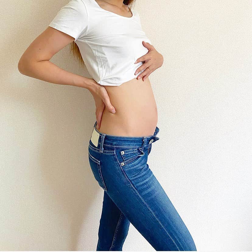 Saoriのインスタグラム：「長女→中1👧🏻 次女→小5👧🏻 そして11年ぶりの👶🏻💖 インスタ放置してる間に家族が増えてました😚💕 久しぶりすぎて初産の気分やけど楽しみでしゃーない❤️ 3人目にして初めての出血につわりで嘔吐の毎日🤮 娘2人と旦那のおかげでなんとかここまで来たわ🤗✨ はよあいたいベビちゃん💗 #ファッション#コーデ#コーディネート#シンプル#カジュアル#マタニティ#第三子#妊婦#ママ#ザラ#ユニクロ#ジェイダ##fashion#outfit#ootd#code#coodinate#simple#casual#baby#UNIQLO#zara#instafashion#instagood👍」