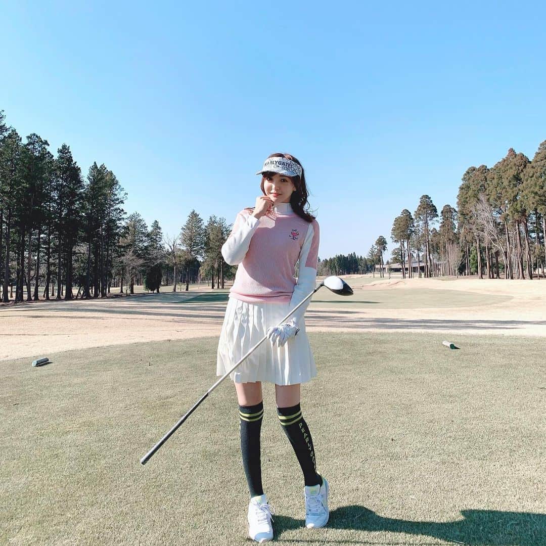 ゆうたむさんのインスタグラム写真 - (ゆうたむInstagram)「1月から本格的にレッスン行き始めたゴルフ、また再開するぞぉ☺️⛳️💪 . . . ゴルフウェアは (@pearlygates_official ) (@newbalancegolf_japan ) などがすき☺️ . . . . #golf #golfstagram  #ゴルフ女子 #ゴルフコーデ」5月25日 19時17分 - yuutamu_non