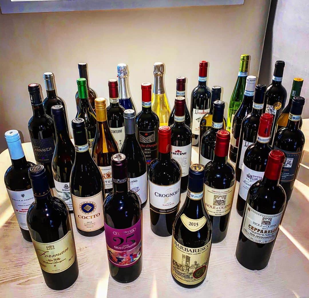 DINDINのインスタグラム：「와인 농사 🍷🥂💕❤️💕 #정훈이형책임져 #행복해 #생활속거리두기 #준비완료」