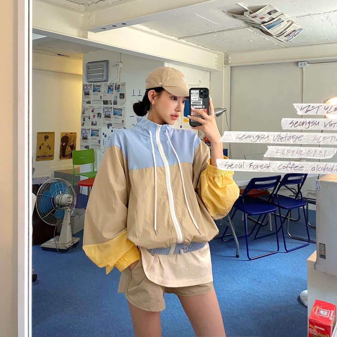 Chuuのインスタグラム：「바람막이점퍼 & 숏팬츠 세트🤗 ⠀ 세트는 물론 따로 입기도 너무 예쁘고 실용적이에요!! 요런세트 하나 있으면 놀러가서도 딱이야! 운동할때도 딱이야!! ⠀ MD추천아이템😘😘 #chuuseoul ⠀ ⠀」