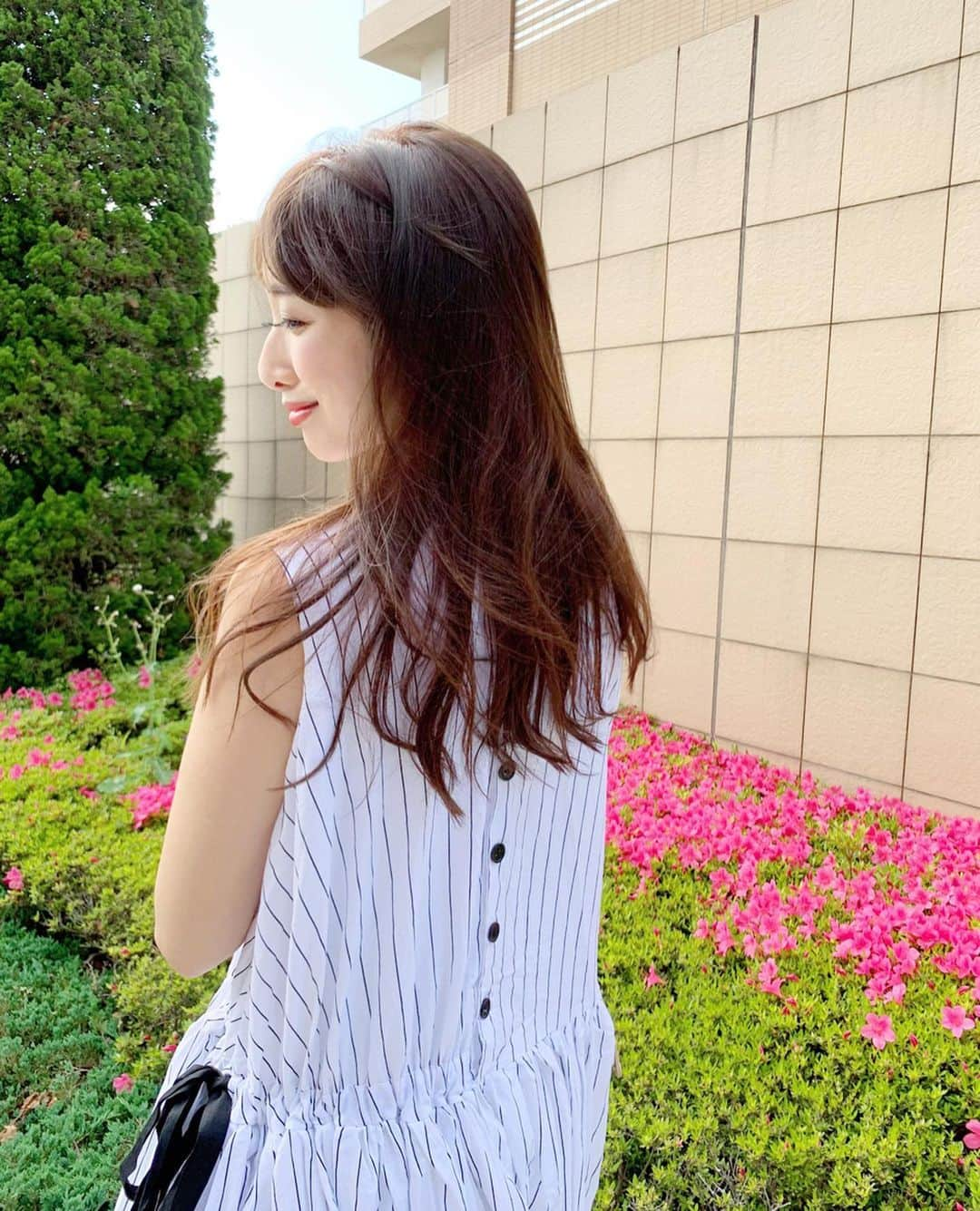 越馬千春さんのインスタグラム写真 - (越馬千春Instagram)「. . ほぼ2か月ぶり？くらいに lonessへ💇‍♀️💕 . . カラー、カット、トリートメント✨ そして産後から癖が出るようになった前髪の内側だけストレートパーマもかけていただきました🙆‍♀️💕 癖が強い方、梅雨前にストレートかけるのオススメです❣️☔️ . . あー久しぶりに髪の毛が生き返りました✨ 撮影前に行けて本当に良かったです😭❤️ . @inamochinaoki さんありがとうございました🙇‍♀️✨ #loness #ローネス #銀座 #ginza #hairsalon #美容室 #ローネス銀座#ヘア #instabeauty #hair #haircolor #ヘアカラー #ヘアケア#ヘアカラー#treatment #トリートメント#いなヘアー#美容ネタ#美容」5月25日 19時50分 - chiharukoshiba