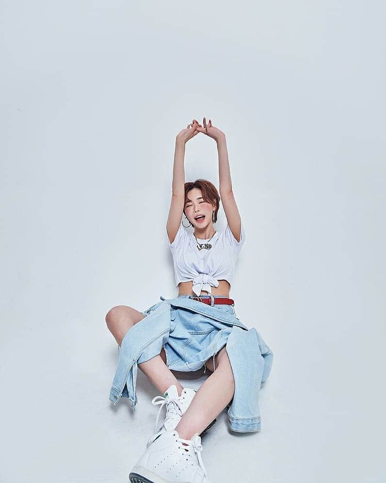 Han Ga Eunさんのインスタグラム写真 - (Han Ga EunInstagram)「Blue & blue 피드맞춤 그러나 모듀 다른사진❤ 사진이 너무 많아서..🙊🙄 댓글은 이이전 피드로🙆‍♀️❣. . . photo  @circusbear_z . . _ #cycwall#cycwallstudio#studio##photographer#koreamodel#concept#nikon#nikond5#model#portrait#magazine#vsco#ポートレート#撮影#collaboration」5月25日 20時08分 - gaeungbebe