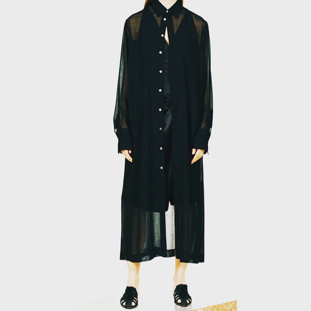 西山由のインスタグラム：「J’ai acheté une robe de chemise par AURALEE」
