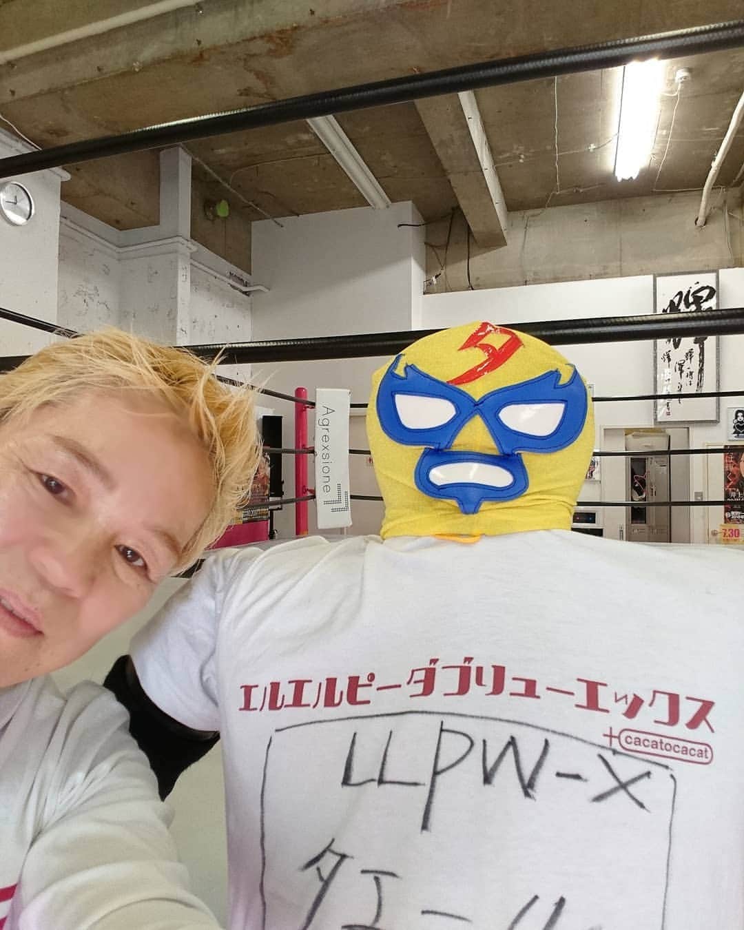 のインスタグラム：「タエールくんの覆面が 出来ましたー(^^) 自粛中の遠藤選手が 地元のマスク屋さんに 頼んでくれましたー(^^) あとは、 破損箇所が修復したら いいのですが、、 今日もこれから、 豊島区大塚のプロレスバンク (道場)から13時～ イチナナライブ配信します！ イチナナアプリをダウンロードして試聴して下さいねー(^^) 昨日はまさかのラジオ空間(汗)になってしまったので 今日はどうだろう？ #タエール #覆面  #破壊  #豊島区大塚 #プロレス #神取忍」