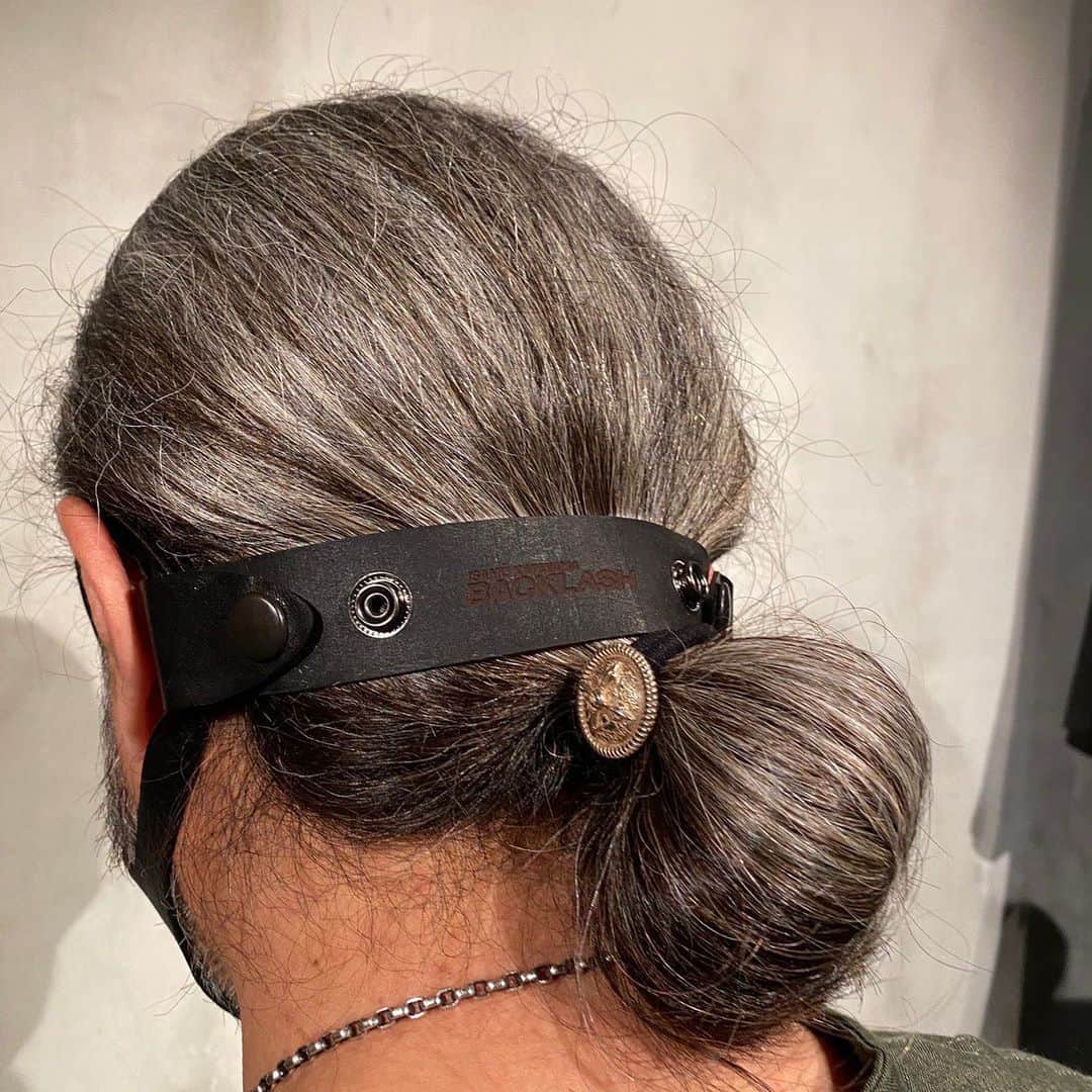 杉原勇武のインスタグラム：「長時間マスクをつけていると耳が痛いのでMASK BACK BELTを作りました。 #maskbackbelt」