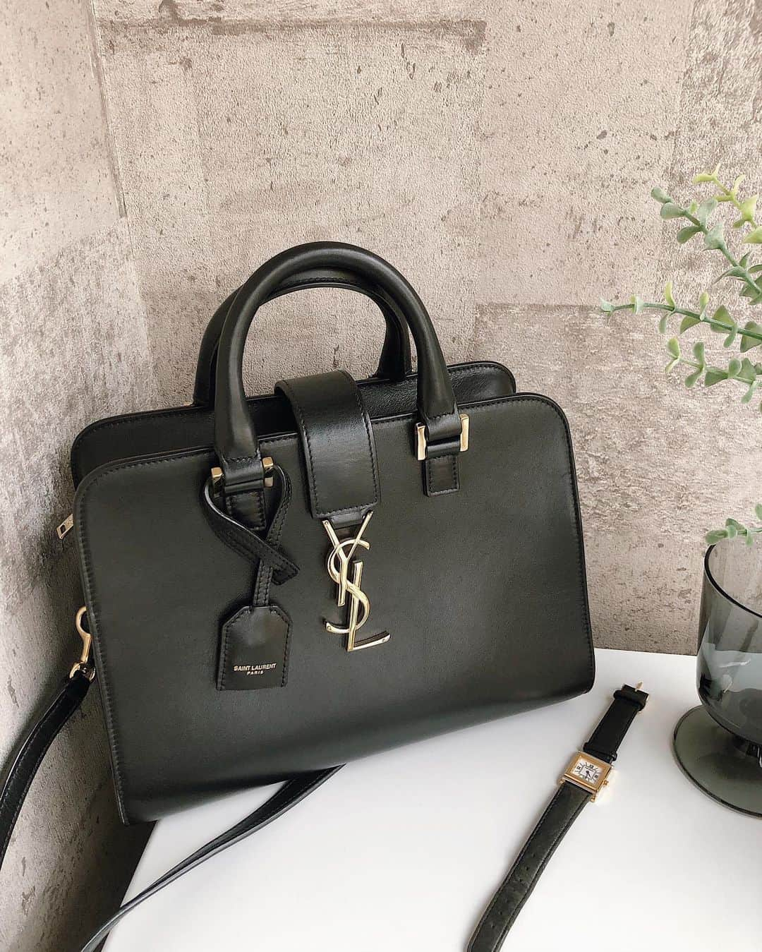 Ｈedyさんのインスタグラム写真 - (ＨedyInstagram)「【WEB掲載商品】﻿ Yves Saint Laurent﻿ square bezel leather watch﻿  logo hardware 2way shoulder bag﻿ ﻿ @hedy_daikanyama  @hedy_worldwide  #vintage #vintageshop #hedy #hedy_japan #エディ #daikanyama #bag #fashion #accessory #watch  #ferragamo #wallet #yvessaintlaurent」5月25日 12時07分 - hedy_vintage