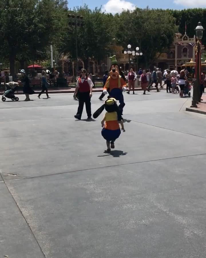 tiahy__のインスタグラム：「Happy Birthday Goofy! . . . . スクリーンデビュー日おめでとう🎉. . . . . 大好きなGoofyに早くまた会いに行ける日を願って. . . #goofy_taia#goofy#taiacostume#disneyland #ディズニーコスチューム#ディズニー衣装」