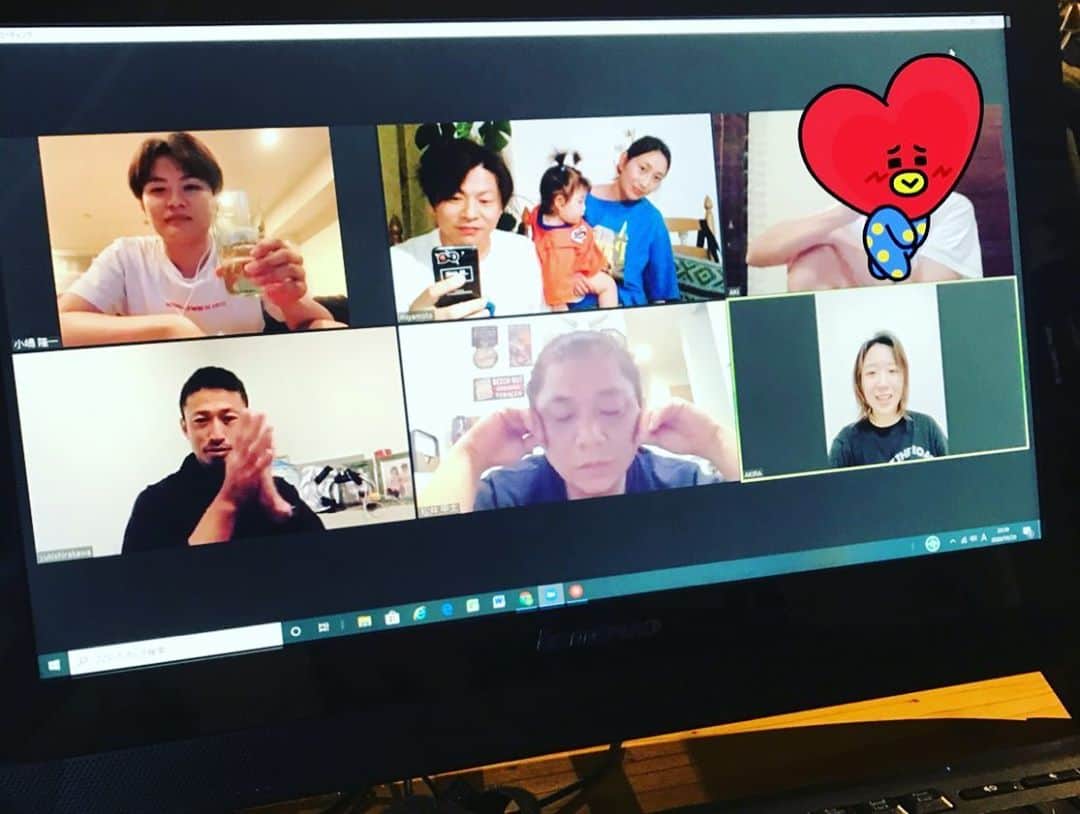 眞鍋さゆりさんのインスタグラム写真 - (眞鍋さゆりInstagram)「旦那 40て！ 40て！  誕生日オメデトウ🎉  自宅で手巻きディナー🍽 自粛中もZOOMお祝いしていただき感謝です🤩」5月25日 12時23分 - sayurimanabe0223