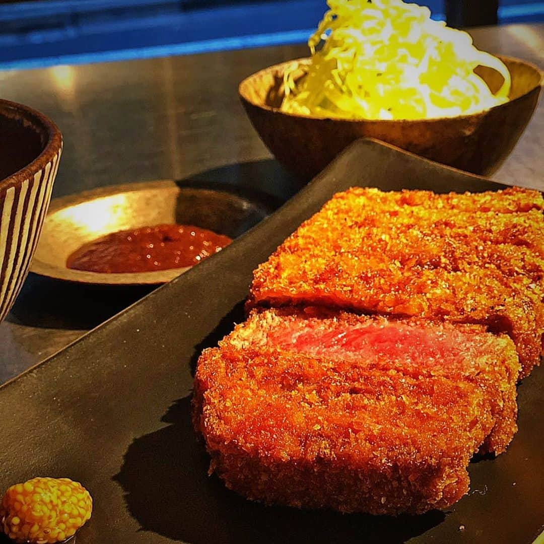 堀江貴文さんのインスタグラム写真 - (堀江貴文Instagram)「#wagyu #wagyumafia #sirloin #kobebeef #特製神戸ビーフカツ定食 #美味しくないわけがない #夕食 #料理 #美味しい #ごはん  #food #foodlovers #foodie  #delicious #foodoftheday #foodgasm  #yum #yummy #tasty #eat #eating #hungry #foodpics #fresh #tasty #eating #foodpic #instafood https://wagyumafia.official.ec/」5月25日 12時43分 - takapon_jp