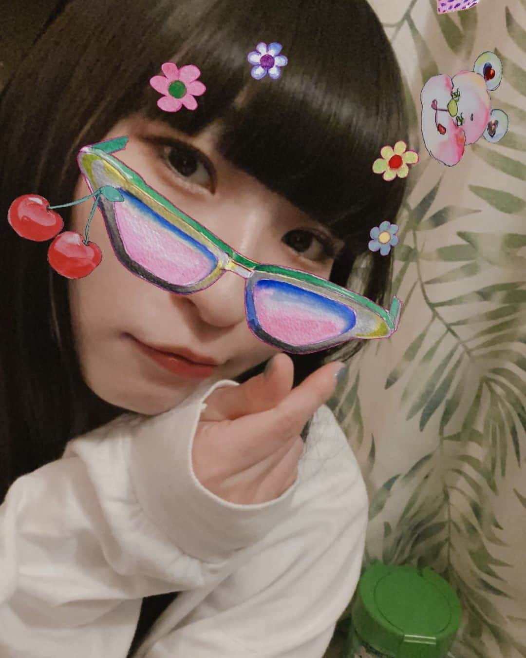 ピンキー！☆藤咲彩音さんのインスタグラム写真 - (ピンキー！☆藤咲彩音Instagram)「指ハート初心者なので🔰 もねたろうのエフェクトこれが一番お気に入り #右下にギリ写ってるのは #除菌シートBOX」5月25日 12時39分 - pinky_ayane