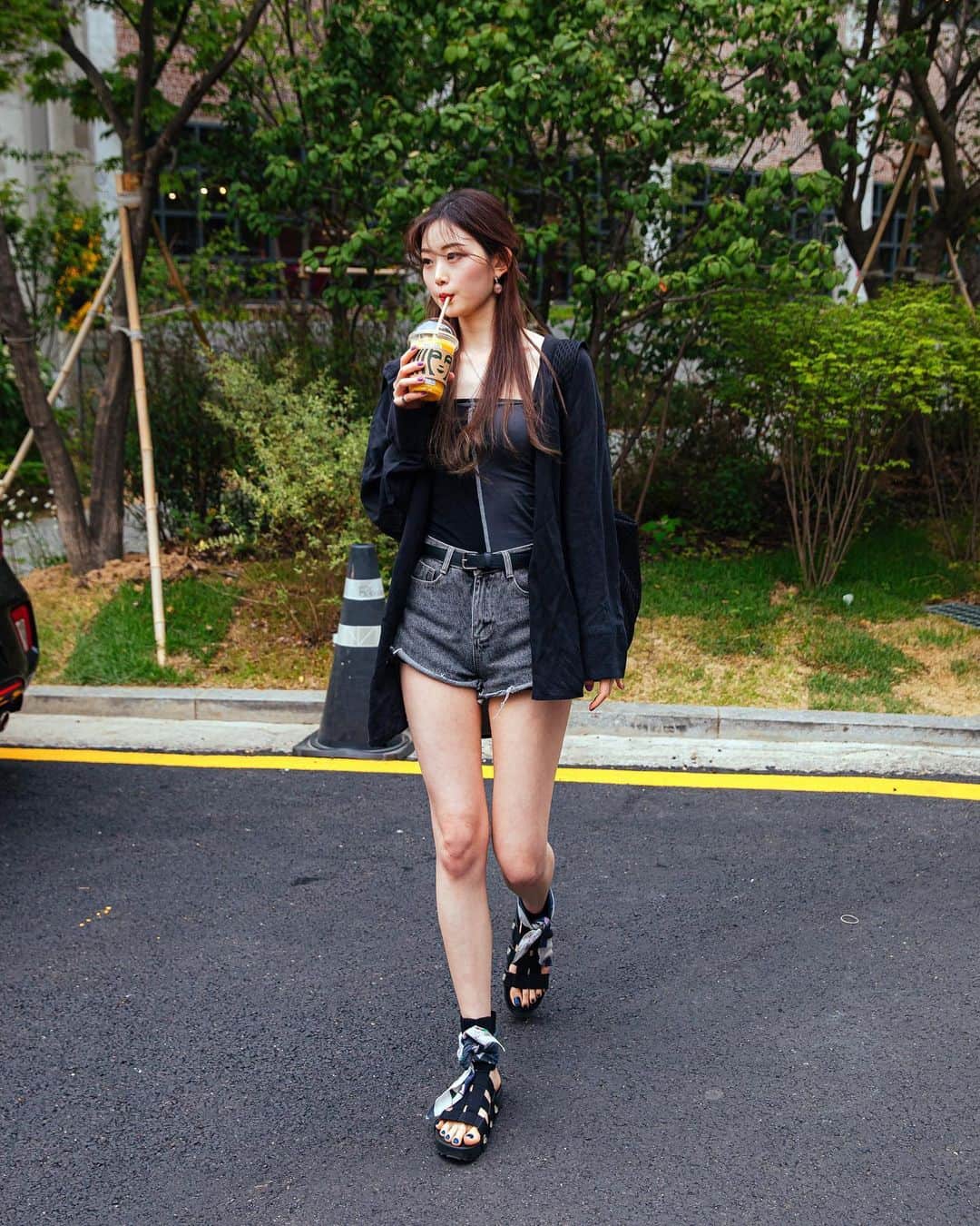 가로수길 , Seoulのインスタグラム：「Street Style for @hiphoper_com  Thx @shinnashinna 😆 오랜만에 만난 신나신나」