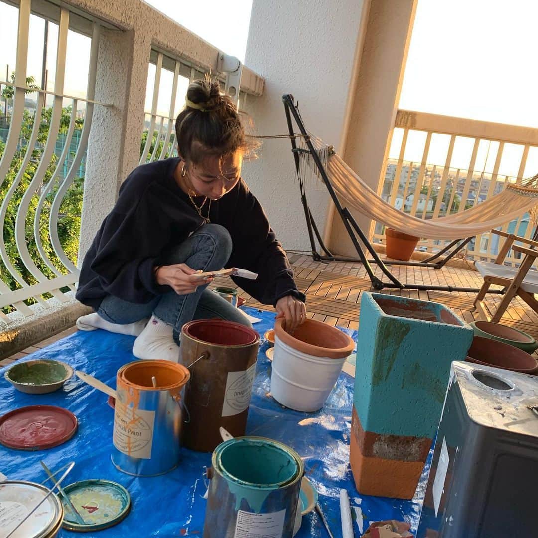UlalaGirlのインスタグラム：「Color your life, not others.」