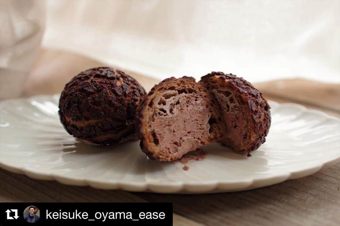 佐藤飛鳥のインスタグラム：「夫のパティスリーの準備が着々と進んでるみたいですよーーー‼️ この夏はバレンタインのPOPUPで大人気だったアマゾンカカオのシュークリームが、シューアイスになって販売するそうなので要チェックです✔️ ｾﾞｯﾀｲｵｲｼｲｾﾞｯﾀｲｵｲｼｲｾﾞｯﾀｲｵｲｼｲ🤤  web販売の準備もすすんでいるそうなので、たくさんの方に食べてもらえると嬉しいーーーお楽しみにーーー‼️ #Repost @keisuke_oyama_ease with @get_repost ・・・ アマゾンカカオのシューアイス。﻿ ﻿ ﻿ ラジオでもお話した、アマゾンカカオのシュークリーム。﻿ ご自宅でも楽しんでいただける「シューアイス」バージョン開発中です!!!!﻿ ﻿ オープン準備が大詰めです。ECサイトなどの用意も進めていますが、告知する暇なし。﻿ いきなり始まると思いますので、みなさん　要チェックや！！﻿ ﻿ #patisserieease  #ease #イーズ #日本橋 #nihonbashi #兜町 #kabutocho #keisukeoyama #東京 #tokyo #cake #packagedesign  #日本橋  #手土産 #gift #coban  #financier #フィナンシェ  #cookies  #クッキー #bakedgoods」