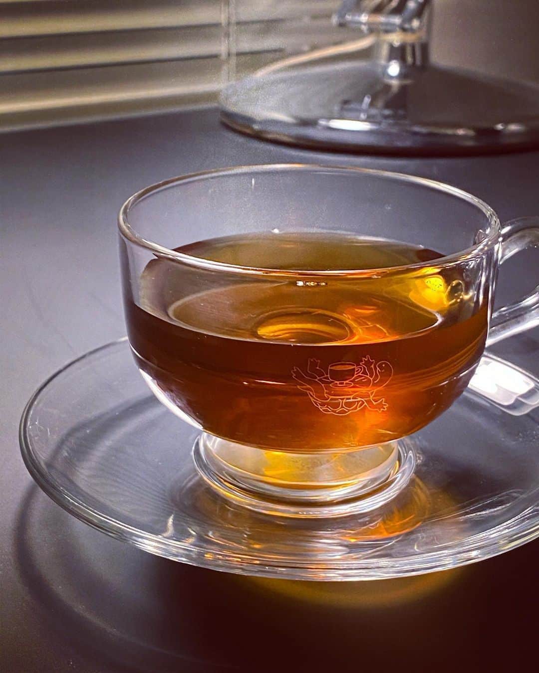 綾部祐二さんのインスタグラム写真 - (綾部祐二Instagram)「Evening tea time.  jacket and pants: @celine  teacup and saucer: @tiffanyandco」5月25日 13時20分 - yujiayabe