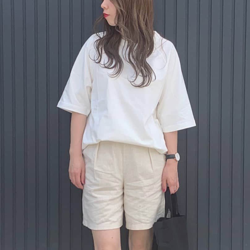 ryuu79hinaさんのインスタグラム写真 - (ryuu79hinaInstagram)「#ootd ・ ・ 今日は暑いね〜☀️.° もぅ半袖いけちゃう ・ ・ ユニクロの#ラグランスリーブクルーネックTシャツ ✓﻿...スウェット風で、程良い厚みとハリ感！ ✓﻿...肌触りが柔らかくて凄く着心地がいいの！ ✓﻿...旬のオーバーサイズ感！ ✓﻿...メンズ物だけど…女性も全然着れるからオススメだよ💯✨ ・ ・ #ユニクロTシャツ部 #ユニT #uniqloginza2020ss #Tシャツコーデ #pr ━━━━━━━━━━━━━━━ #locari#mytshirtstyle#mineby3mootd#コーデ記録#ママコーデ#シンプルコーデ#大人カジュアル#プチプラコーデ#데일리룩#데일리룩코디#패션#코디#코디스타그램#좋아요#夏コーデ#コーデ#ファッション」5月25日 14時37分 - ryuu79hina