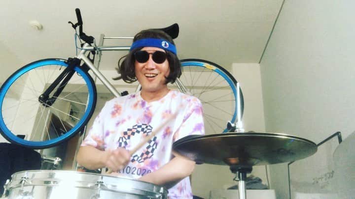 おたこぷーのインスタグラム：「自宅ドラム漫談　練乳 IGTVにできん😭　なんか逆さになる。だけん1分以内でやっとります。 #練乳 #おうち時間#東京オリンピック2020」