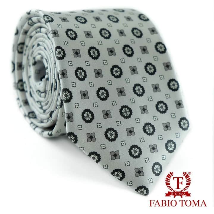 ファビオトーマさんのインスタグラム写真 - (ファビオトーマInstagram)「The meaning of word ELEGANCE? Ask FABIO TOMA.  #madeinitaly #silk #manstyle  https://www.fabiotoma.com/store/en/product/silk-tie-formal-collection-grey/」5月25日 20時30分 - fabio_toma