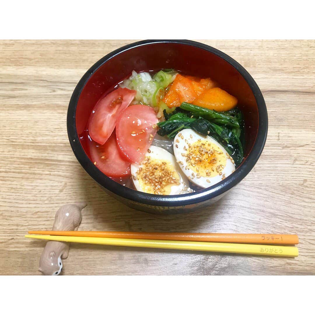 真下玲奈さんのインスタグラム写真 - (真下玲奈Instagram)「今日のお昼も手作り冷麺😍 . 配信しながら作ったら、 具をよそった後にスープ入れてないことに気づく… 食べようとしたら、キムチ入れてないことに気づくという . . てんやわんやでした😭 . あぁ、焼肉食べたい🥩ハラミ… . .  #冷麺#冷麺が好きすぎる #冷麺大好き #冷麺はじめました #ぴょんぴょん舎 #お家時間 #冷麺最高#美味しすぎて感動 #お腹すぐ減る#テンション上がる #真下玲奈#ちゅるん#れいめん#お腹すくよね#うましか#美味しいご飯 #美味しいもの大好き#お昼ご飯記録 #またまた」5月25日 15時12分 - r.mashitaaa.221