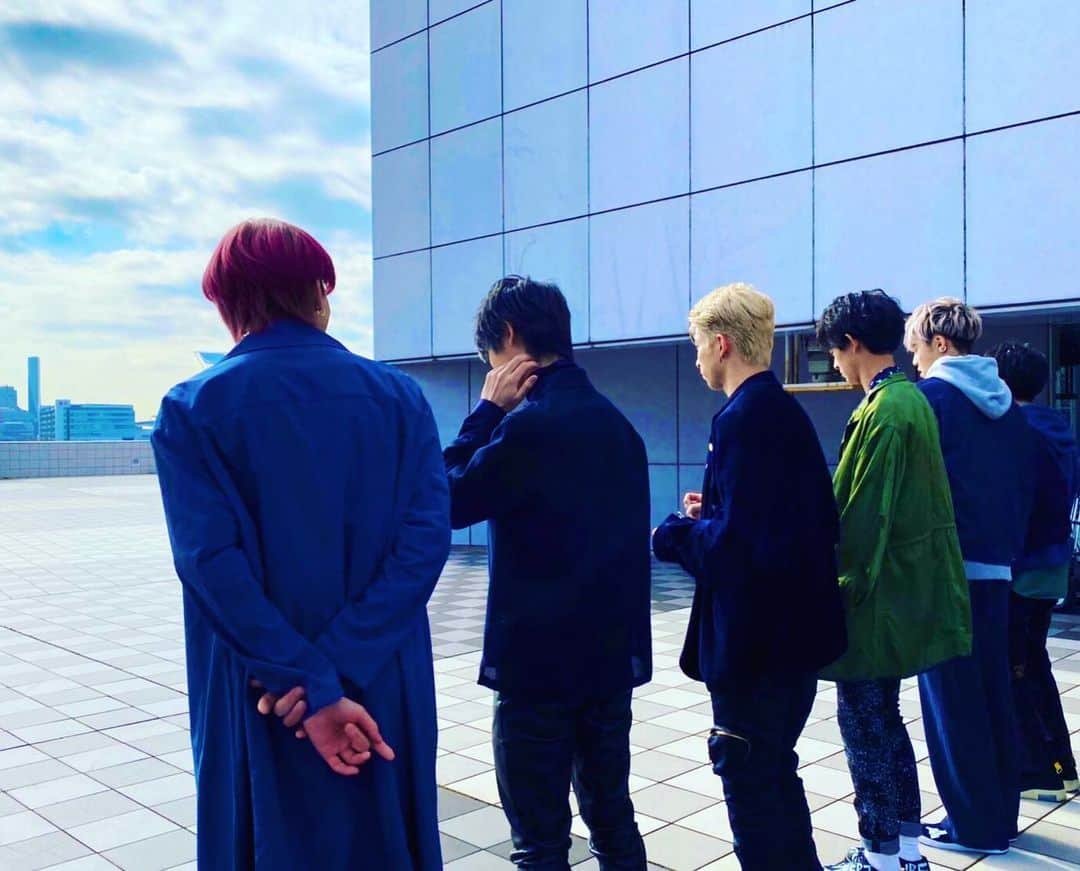 WATWING（ワトウィン）さんのインスタグラム写真 - (WATWING（ワトウィン）Instagram)「WATWING 3rd Single「Shooting Star」Off Shot!! 楽曲は各種ストリーミングサービスやダウンロードサイトにて配信中！ YouTubeにてMVフル公開中です😆 ・ ・ ・ #WATWING #boysgroup #offshot #ShootingStar #musicvideo #全力ダッシュ」5月25日 15時20分 - watwing_official