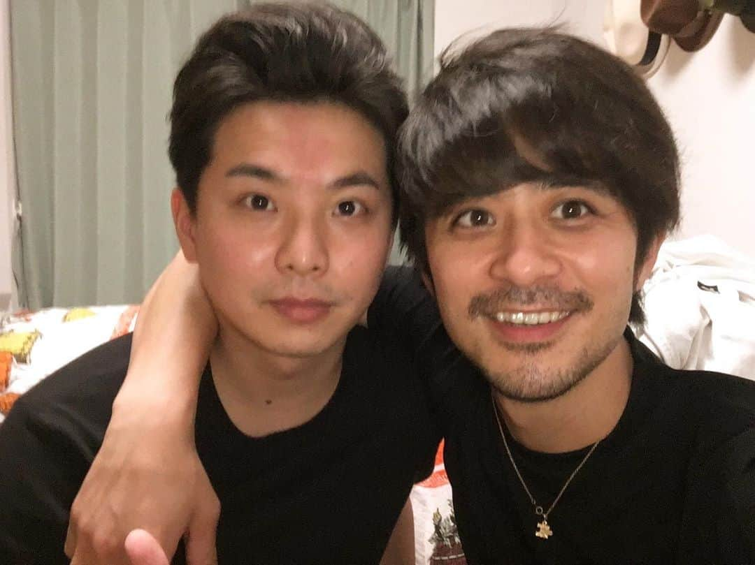 斉藤祥太さんのインスタグラム写真 - (斉藤祥太Instagram)「再会は突然に。 会いたかったよぉ〜べっち👍 久しぶりでちょっと顔が固いかな？ ねぇ〜笑って🥳 またゆっくりのんびり〜♪ #久々の再会 #狂犬 #チワワ #言うこと聞かないと #噛まれるよ #斉藤祥太」5月25日 15時23分 - shota_ta_sho