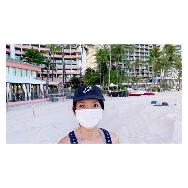 のインスタグラム：「Other take🤣 全く同じこと言ってるけど違う場所🤣 後で動画見て自分でも笑えましたわ😝 . . #hawaii #waikiki #beach #construction #virtualtravel #lovehawaii #luckywelivehawaii #hawaiilife #lifeisajourney #hawaiistagram #instahawaii #stayhome #ハワイ #ワイキキ #ビーチ #海 #ハワイ生活 #ハワイ好き #日々の暮らし #妄想ハワイ #工事中 #頑張れハワイ #少しずつ #おうちで過ごそう #アナウンサー #イマソラ #ハワイから #今日のハワイ #荒川れん子  #ハワれん」