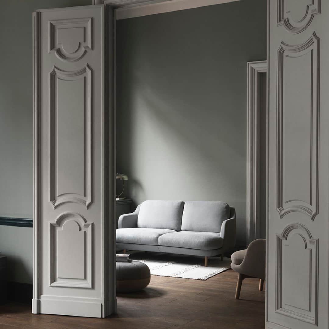 フリッツハンセンさんのインスタグラム写真 - (フリッツハンセンInstagram)「The comfortable Lune™ sofa in Eucalyptus and pouf by Cecilie Manz  Explore more via link in bio  #fritzhansen #lunesofa #sofa #designsofa #pouf #ceciliemanz #jaimehayon #livingroom #livingroomdecor #livingroomdesign #accessoriesbyfritzhansen #프리츠한센 #フリッツハンセン」5月25日 16時00分 - fritzhansen