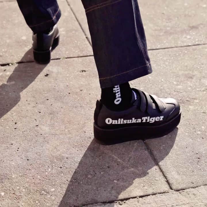 のインスタグラム：「Amber Akilla @amberakilla is wearing Onitsuka Tiger's latest collection. #OnitsukaTiger #AmberAkilla #otgmeetsicons」